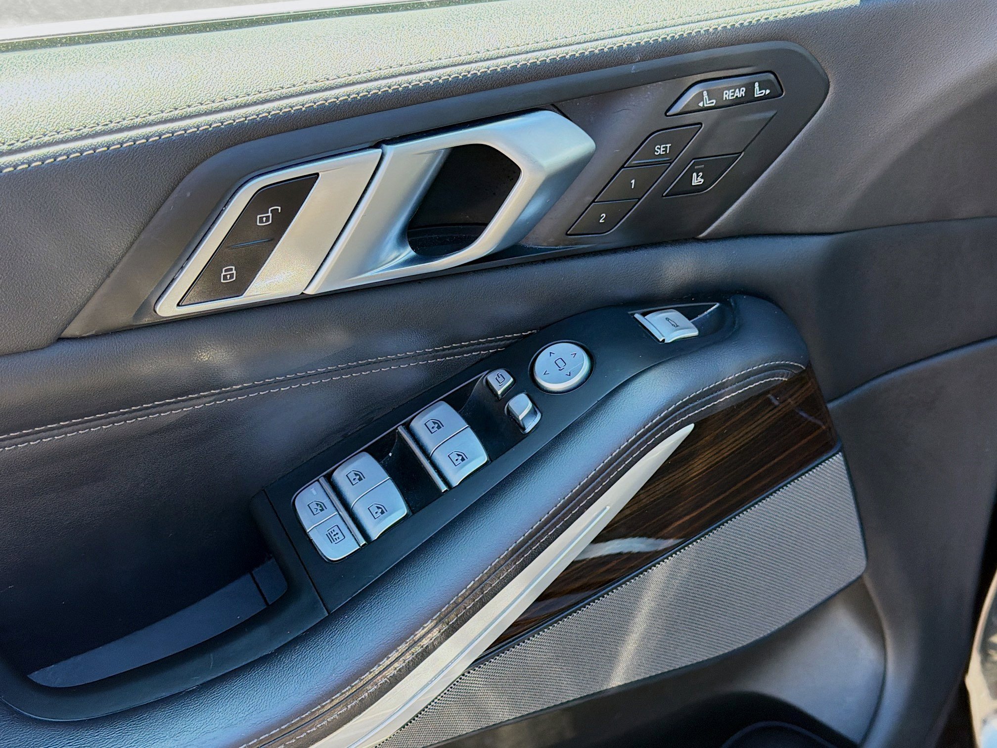 Used 2023 BMW X7 xDrive40i image 25