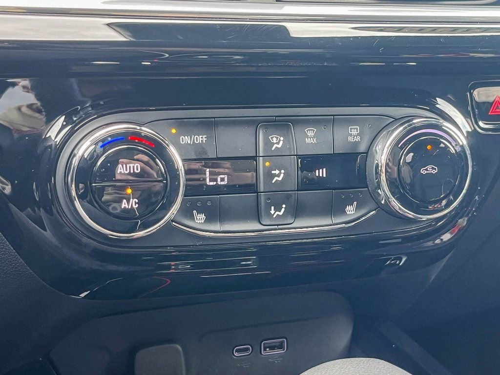 Certified 2024 Chevrolet Trax RS w/ Driver Confidence Package image 28