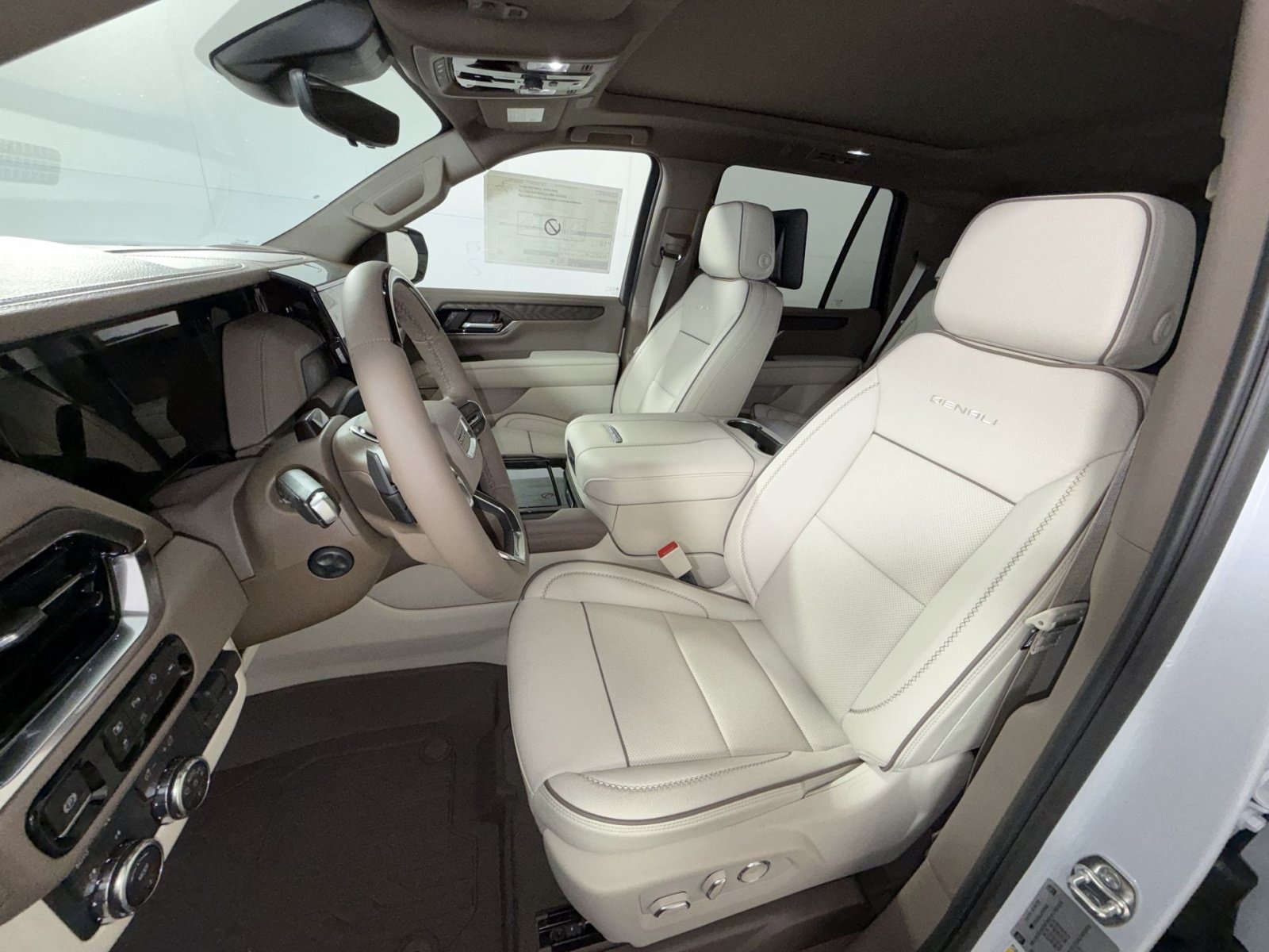 New 2026 GMC Yukon Denali w/ Denali Reserve Package AWD/4WD image 13