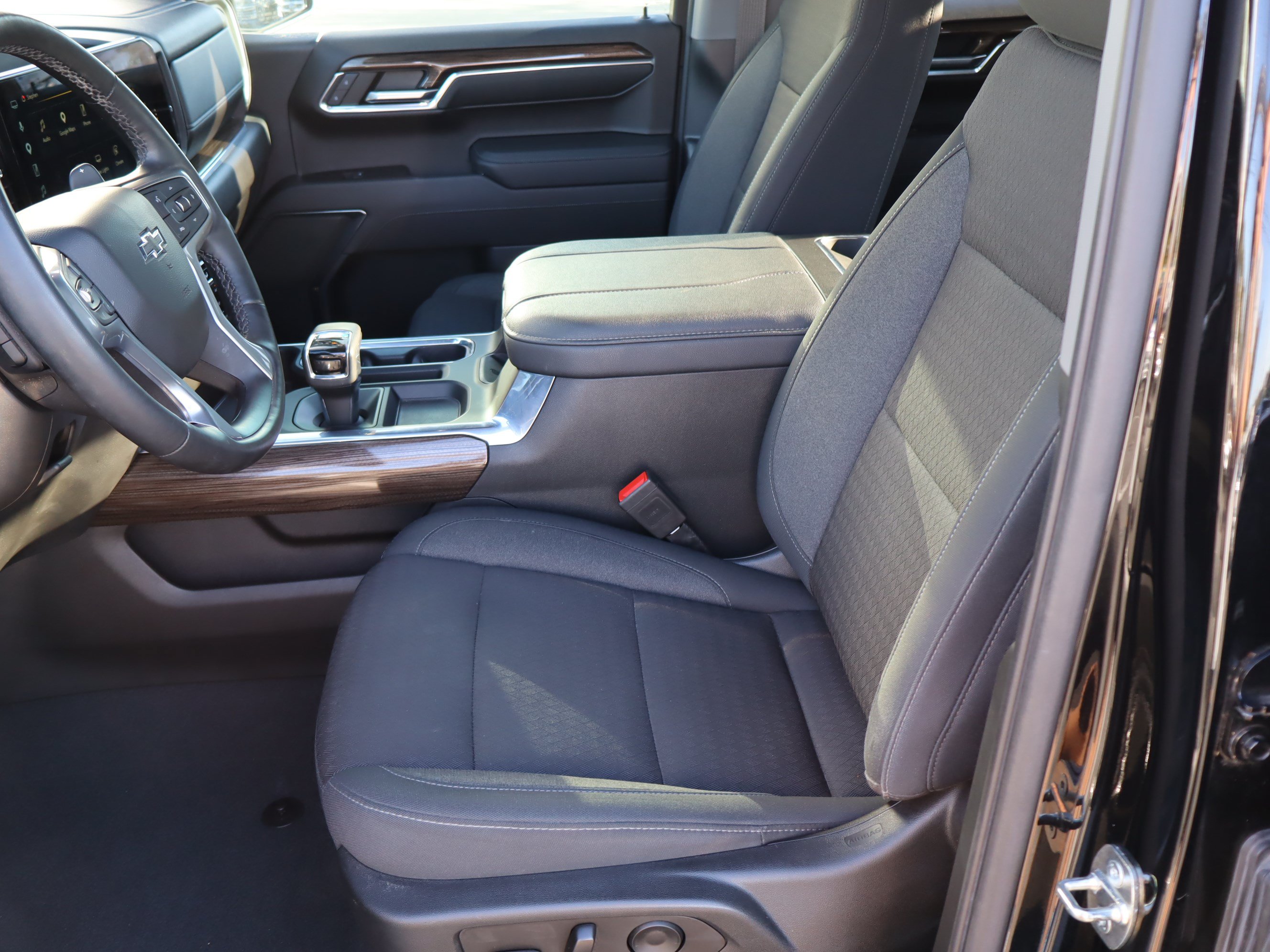 Used 2023 Chevrolet Silverado 1500 RST AWD/4WD image 17