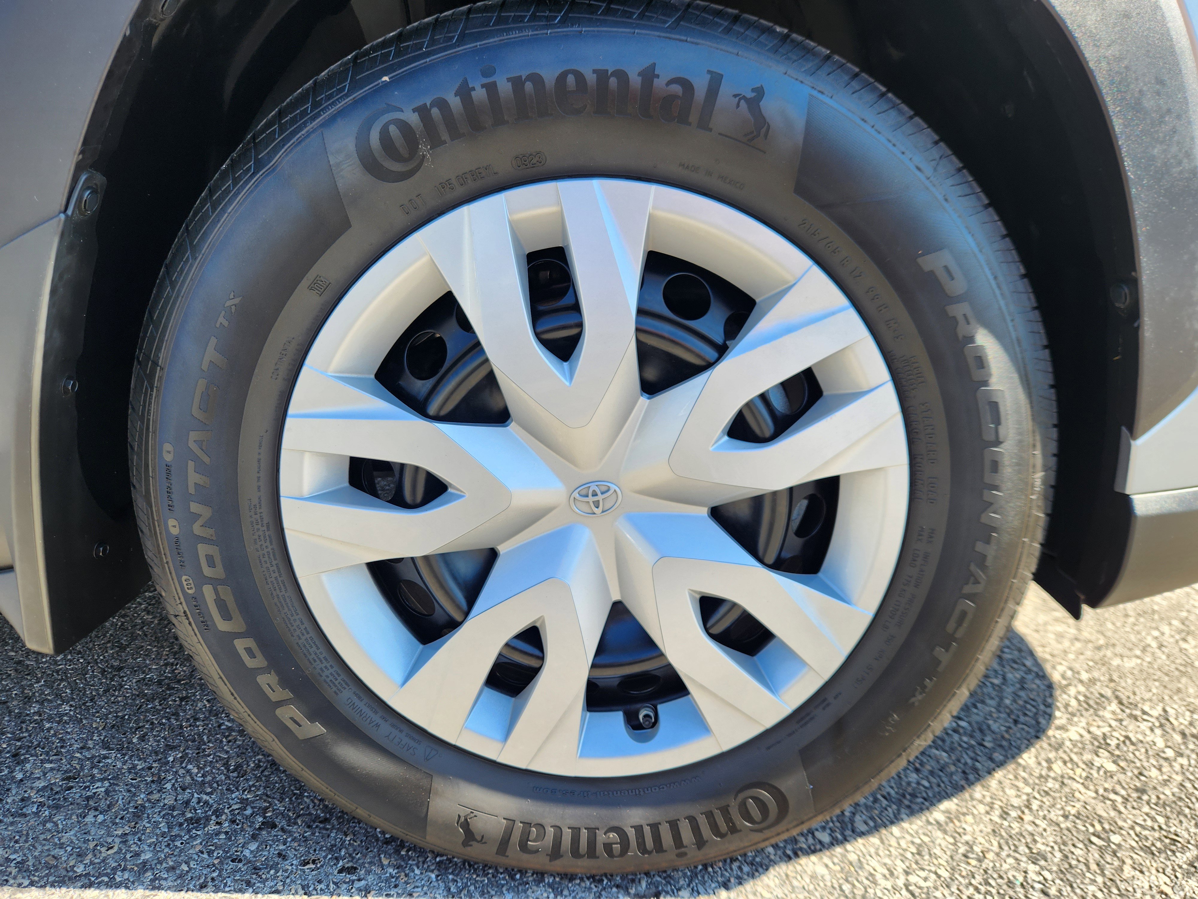 Used 2023 Toyota Corolla Cross L image 19