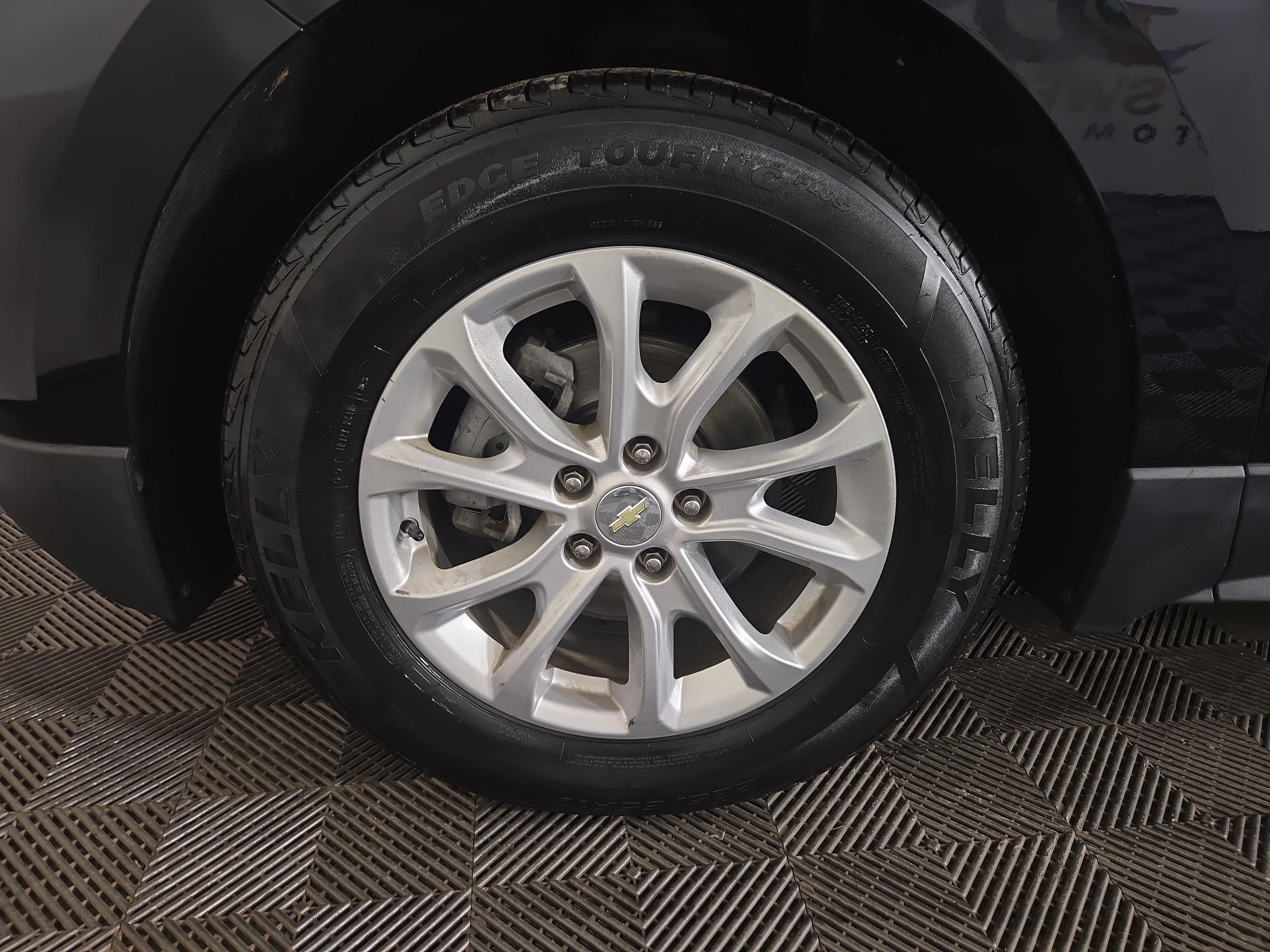 Used 2020 Chevrolet Equinox LS w/ LS Convenience Package FWD image 32