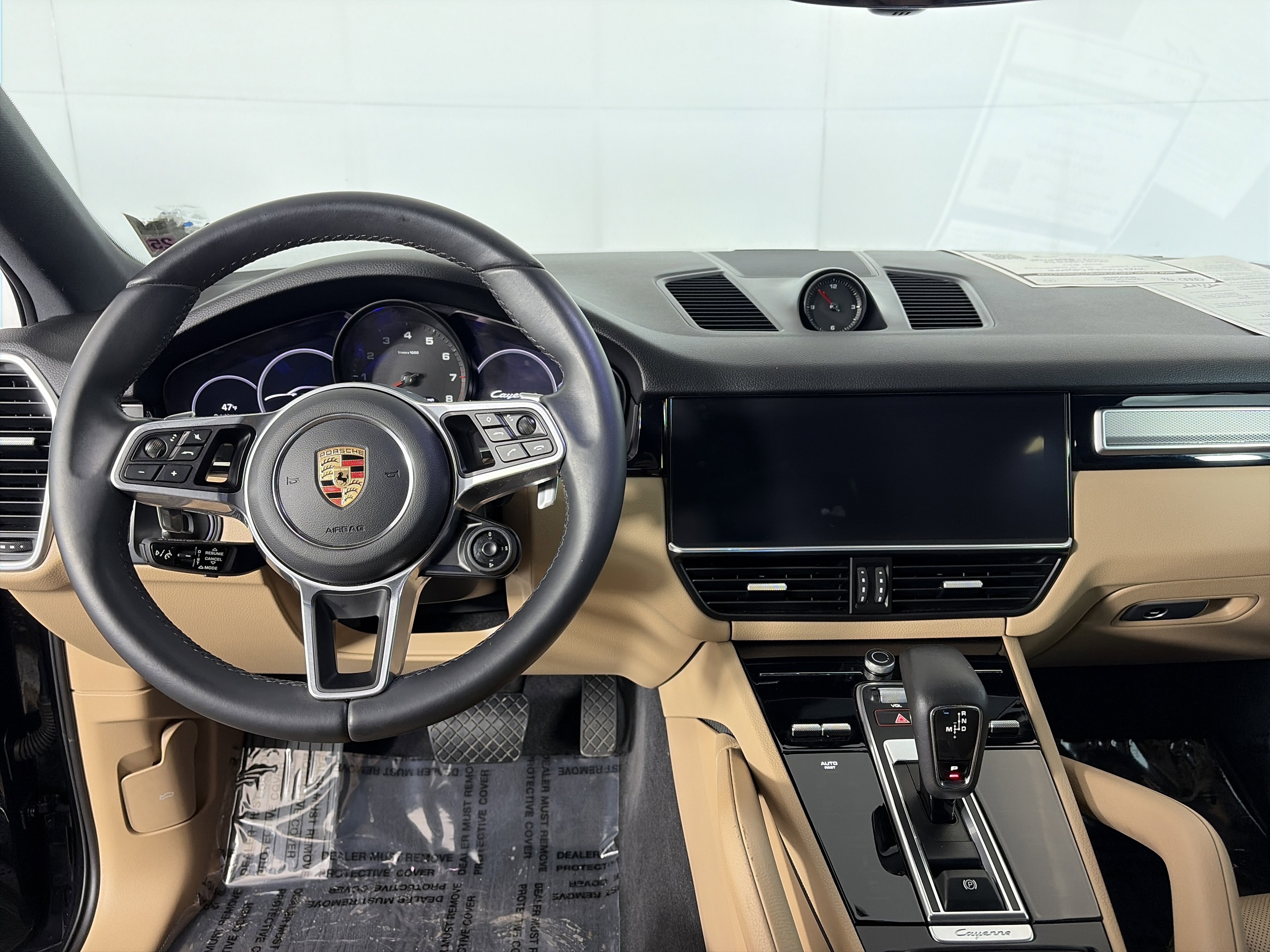 Used 2023 Porsche Cayenne Platinum Edition image 3