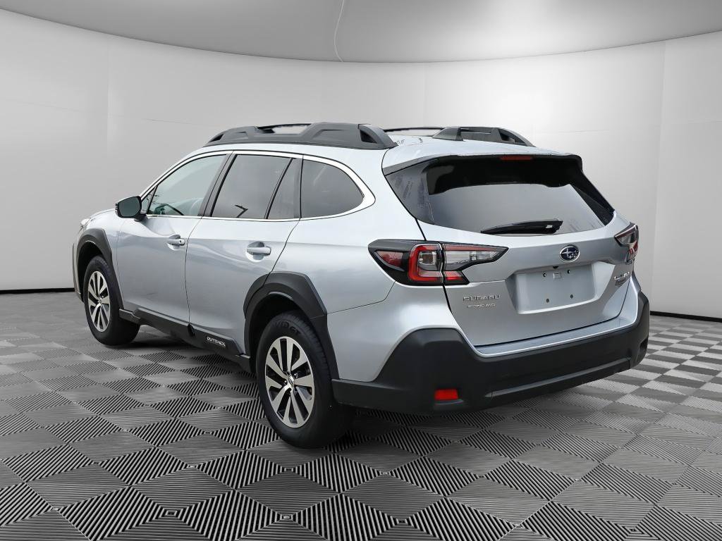 Used 2025 Subaru Outback Premium AWD/4WD image 5