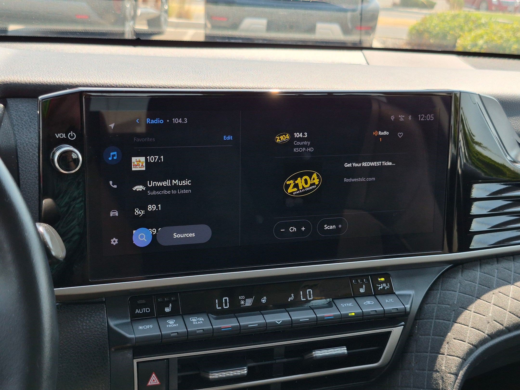 Used 2025 Toyota Camry XLE FWD image 24