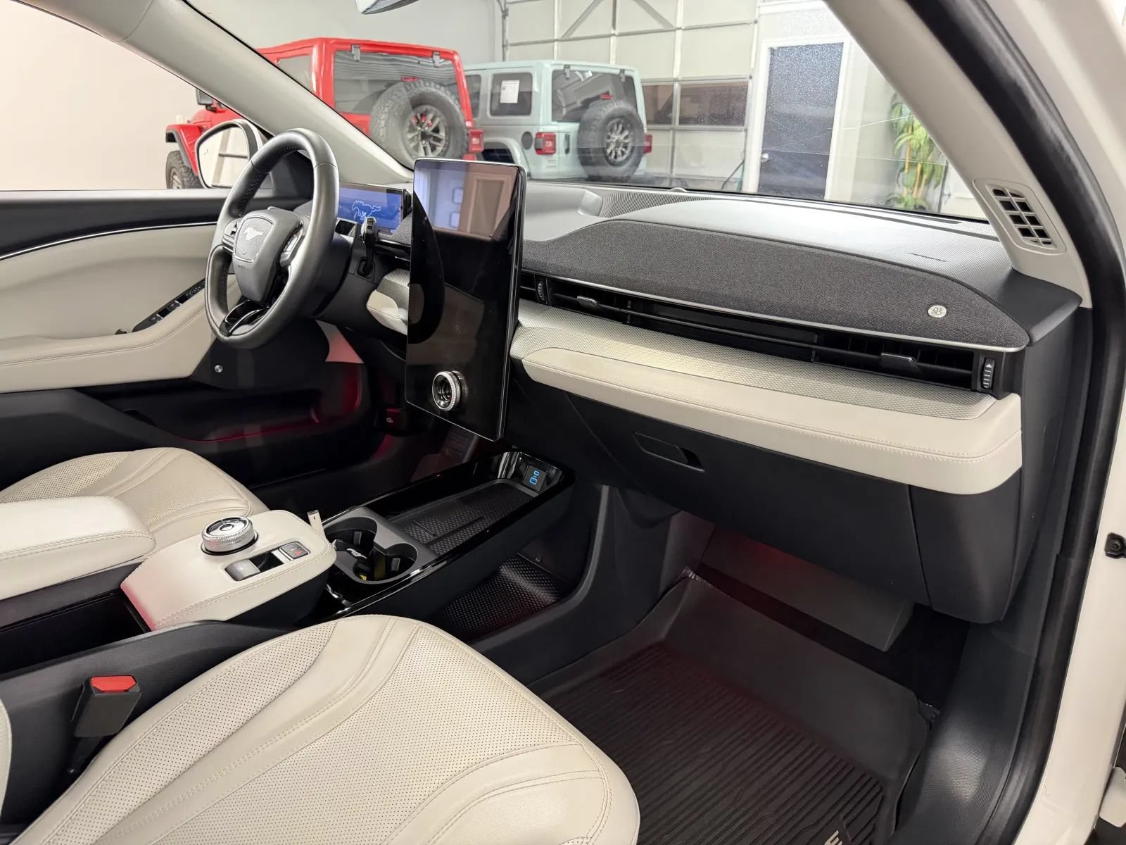Used 2022 Ford Mustang Mach-E Premium w/ Ice White Appearance Package RWD image 40