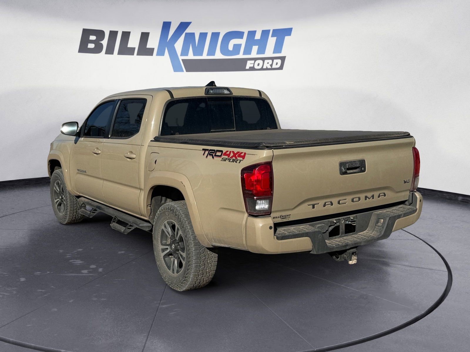 Used 2019 Toyota Tacoma TRD Sport image 3