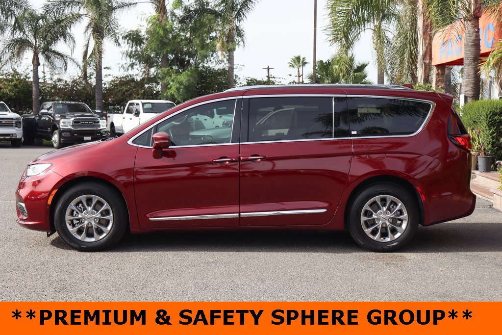 Used 2021 Chrysler Pacifica Touring-L w/ Uconnect Theater Family Group image 4