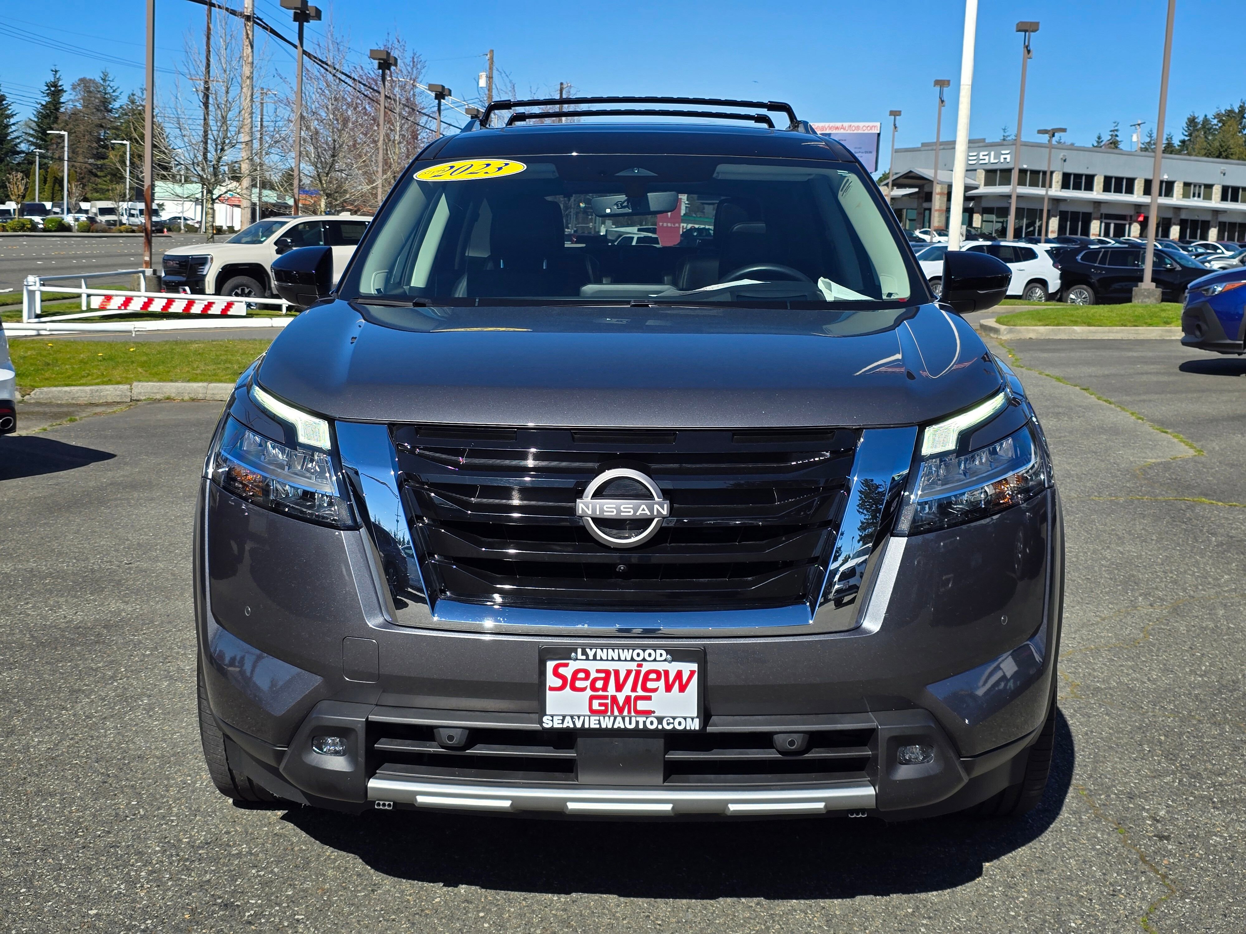 Used 2023 Nissan Pathfinder Platinum w/ Lighting Package (N93) AWD/4WD image 2