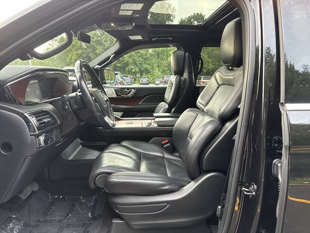 Used 2021 Lincoln Navigator Reserve w/ Luxury Package AWD/4WD image 13