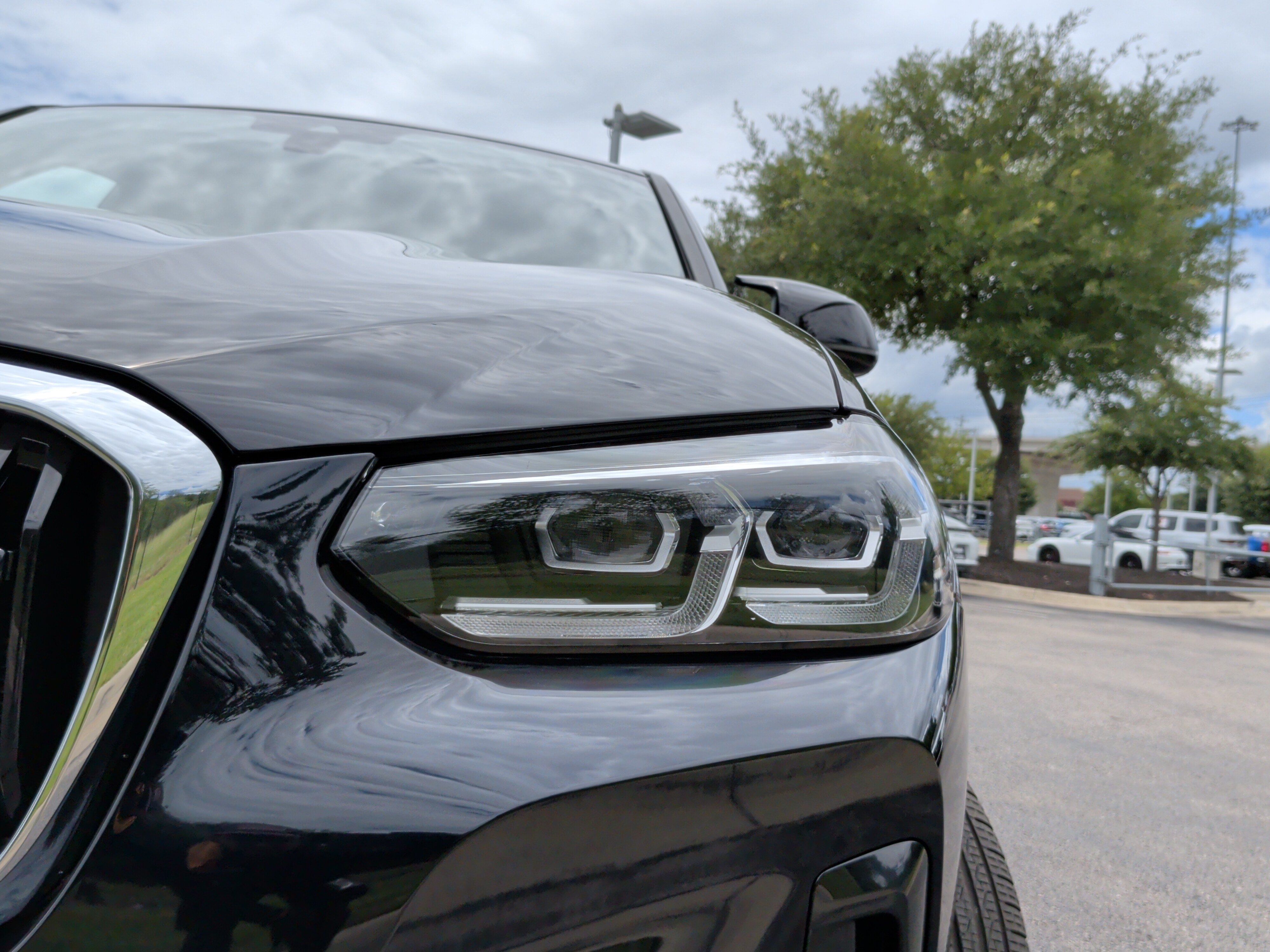 Certified 2025 BMW X4 M40i AWD/4WD image 3
