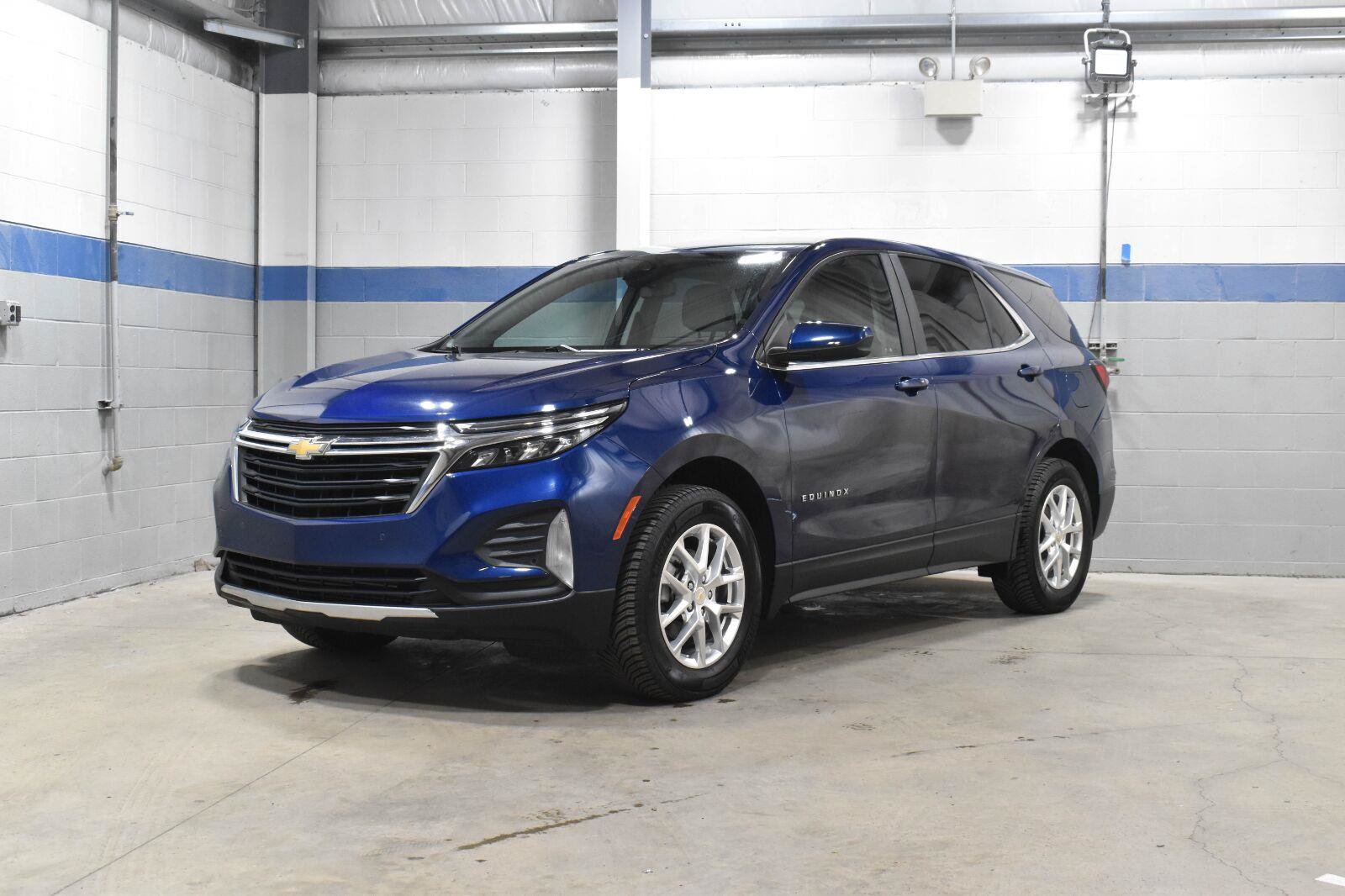 Used 2022 Chevrolet Equinox LT AWD/4WD image 2