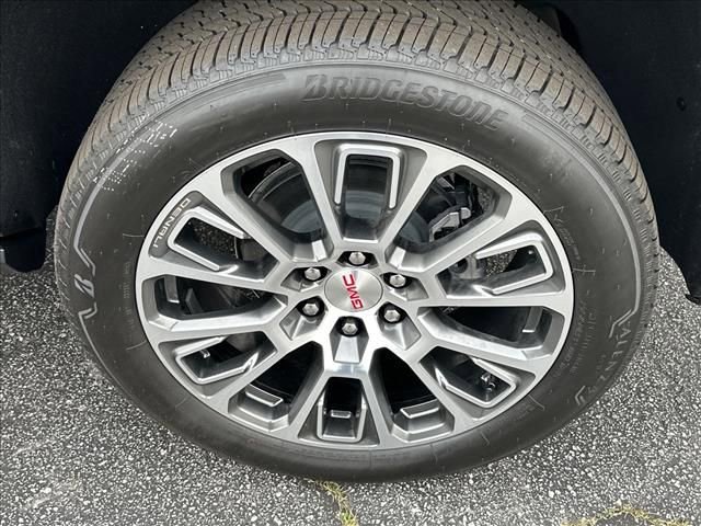 Certified 2026 GMC Yukon XL Denali w/ Denali Reserve Package AWD/4WD image 38