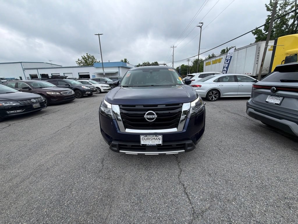 Used 2024 Nissan Pathfinder Platinum w/ Cargo Package AWD/4WD image 2