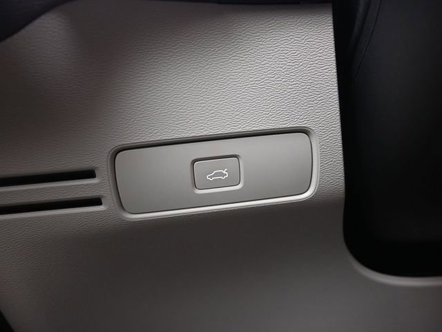 Used 2023 Volvo XC40 B5 Plus w/ Protection Package Premier image 27