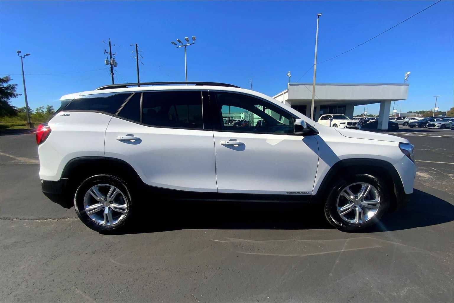 Used 2020 GMC Terrain SLE w/ Driver Convenience Package image 13