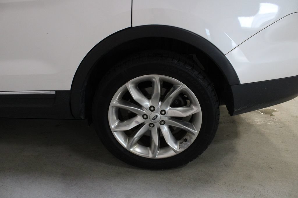 Used 2015 Ford Explorer Limited w/ Equipment Group 302A AWD/4WD image 30