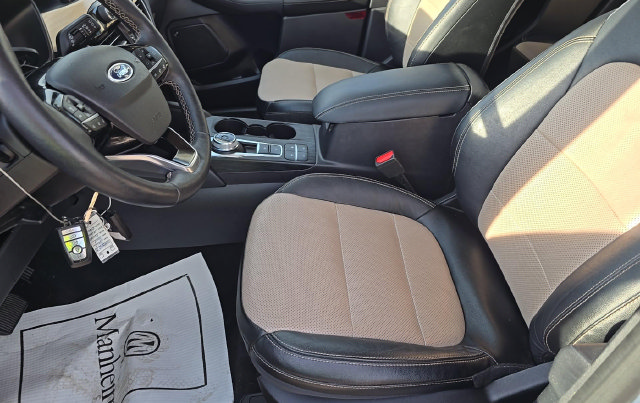 Used 2022 Ford Escape Titanium w/ Titanium Elite Package AWD/4WD image 5