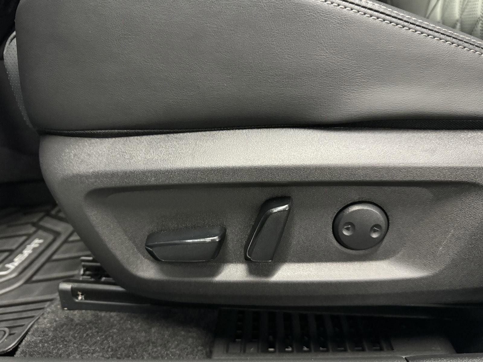 Used 2024 Nissan Rogue Platinum w/ Platinum Premium Package image 20