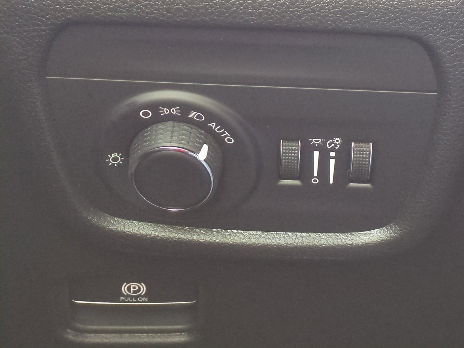 New 2025 Jeep Grand Cherokee Altitude image 30