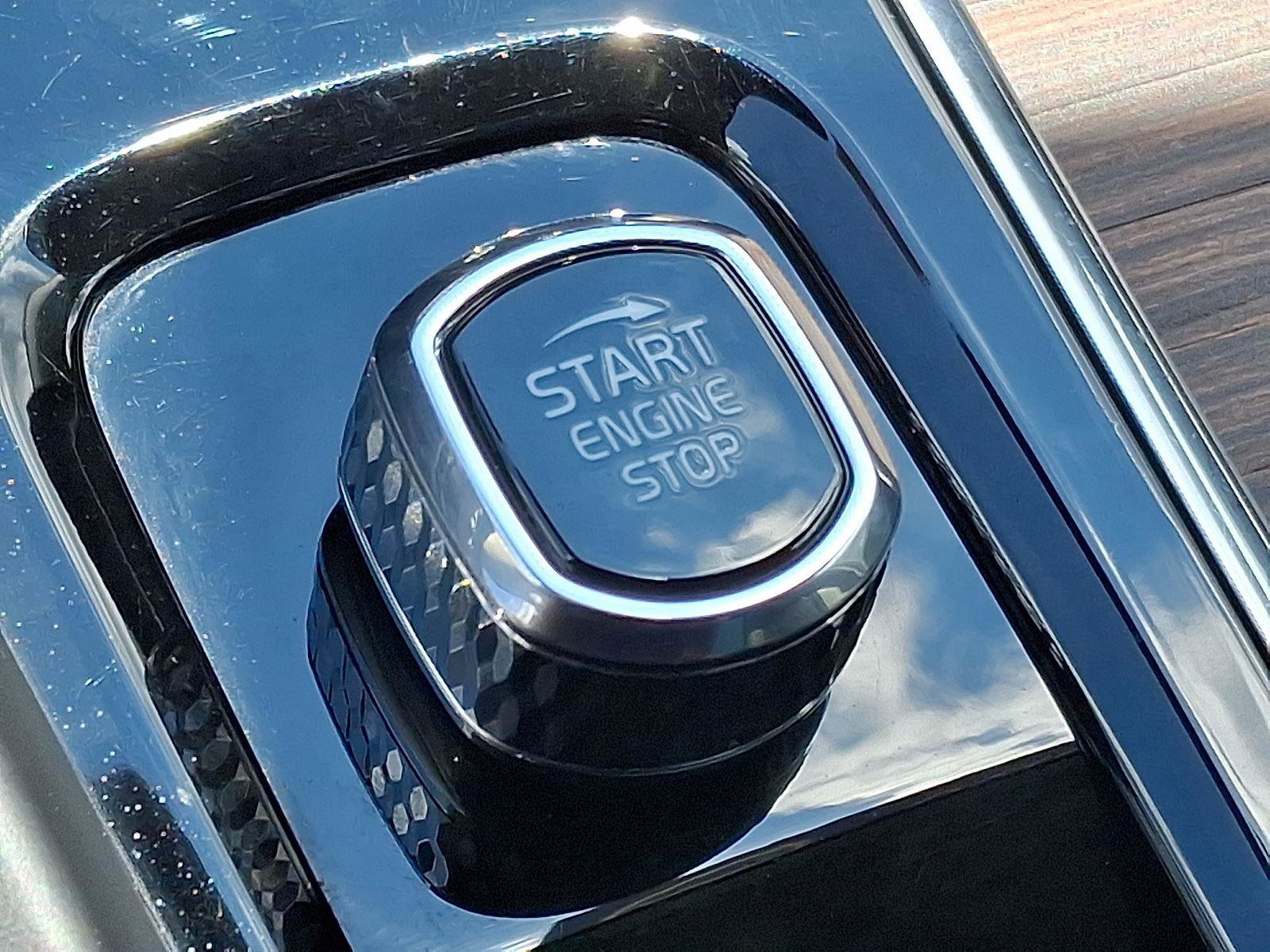 Certified 2022 Volvo XC60 B5 Momentum w/ Climate Package image 23