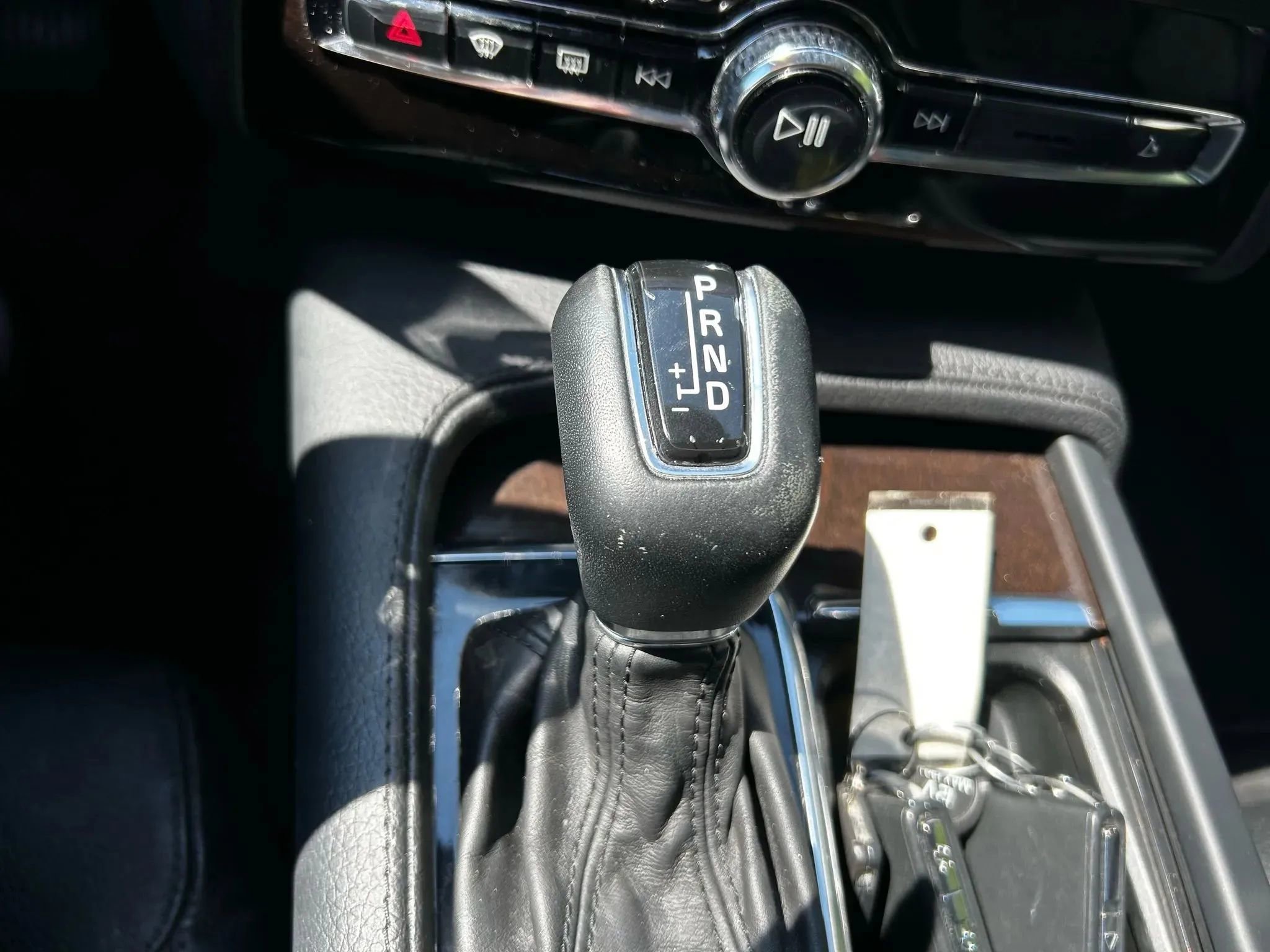 Used 2016 Volvo XC90 T6 Momentum w/ Momentum Plus Package AWD/4WD image 25