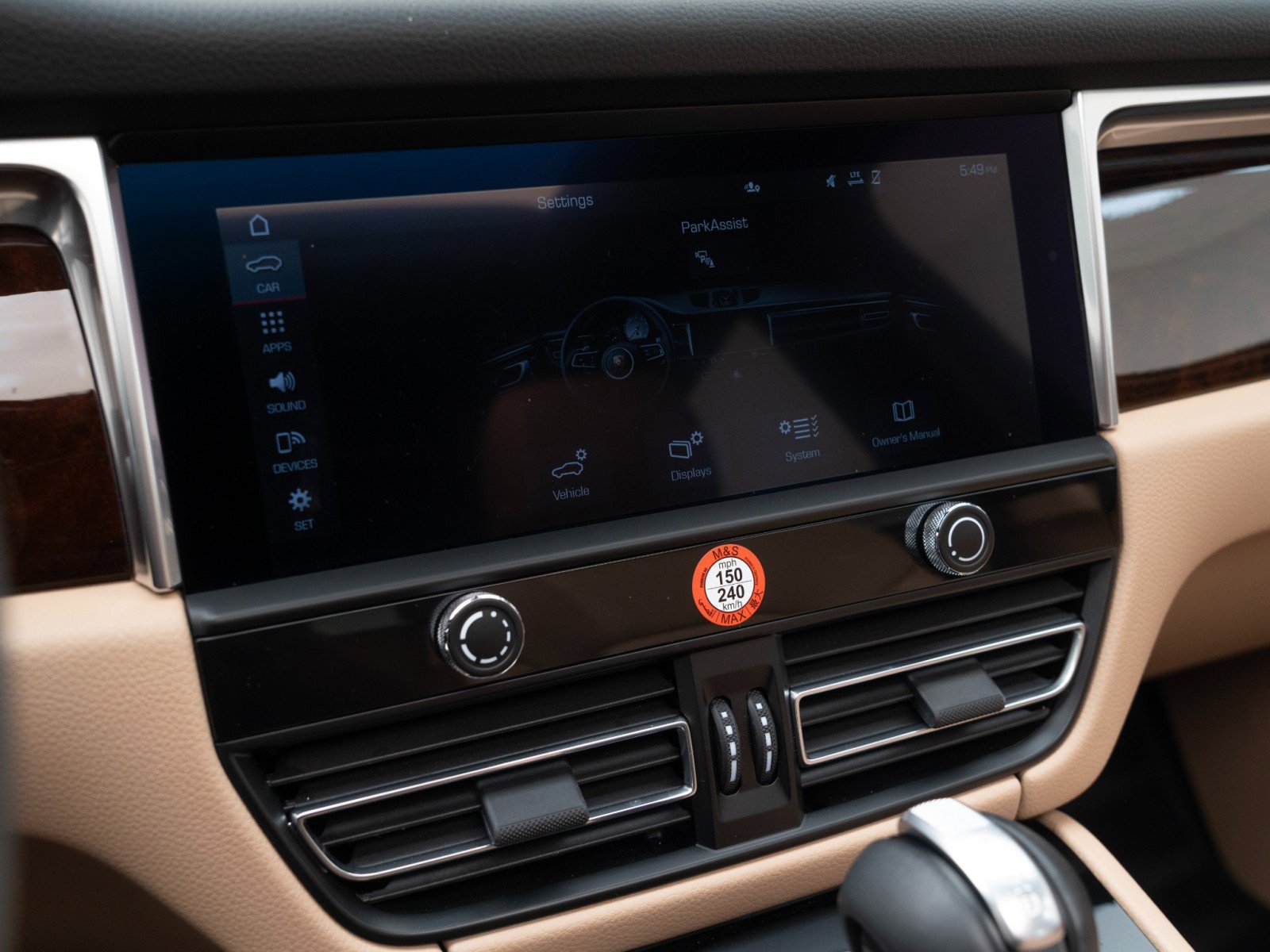 Certified 2025 Porsche Macan AWD/4WD image 26