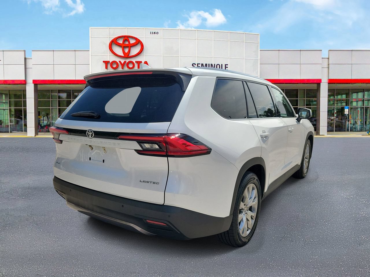 Used 2024 Toyota Grand Highlander AWD image 3