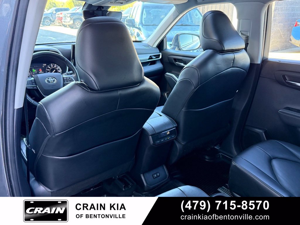 Used 2021 Toyota Highlander XLE FWD image 27