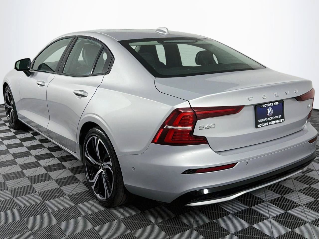 Used 2024 Volvo S60 B5 Plus FWD image 9