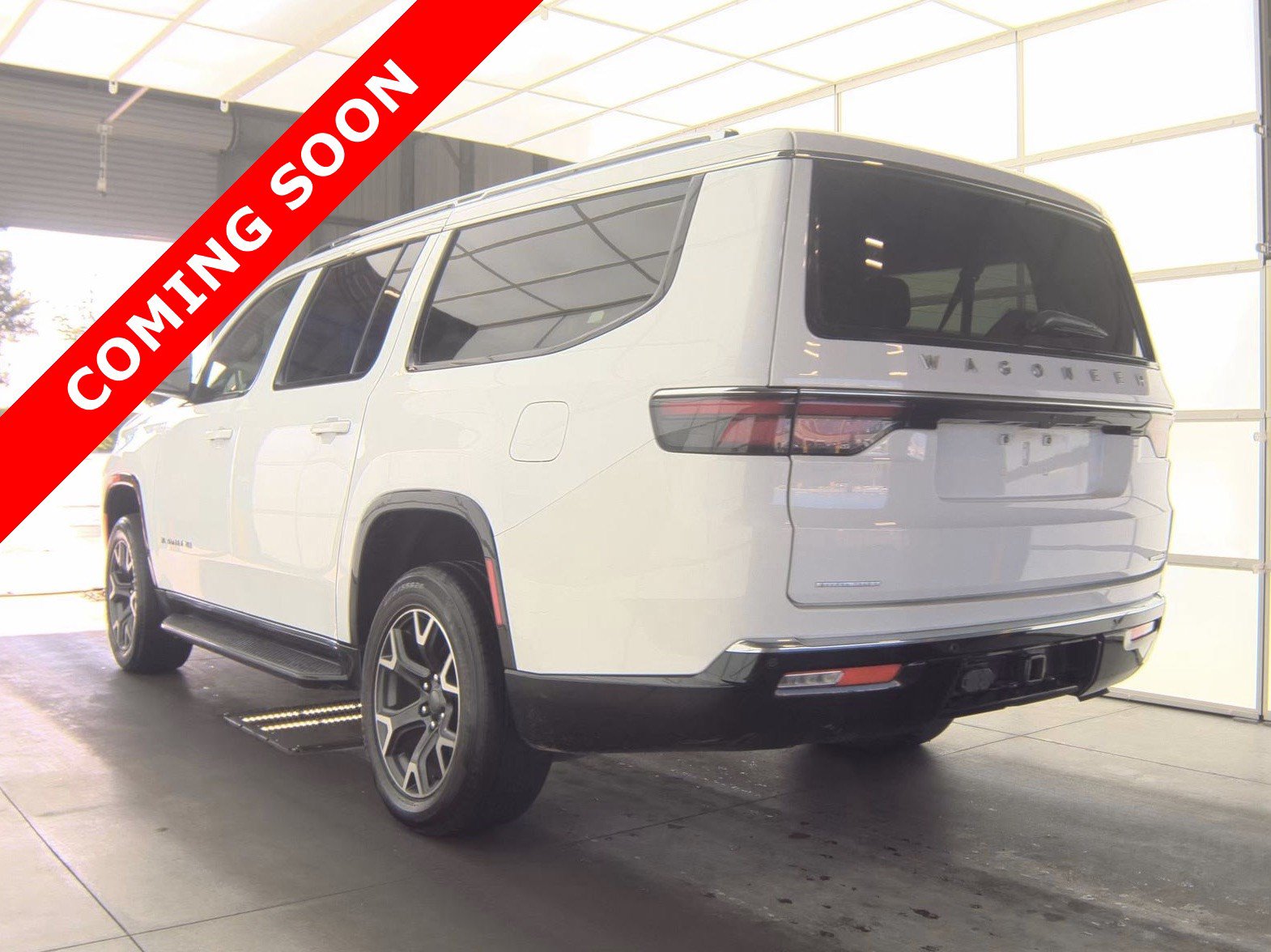 Used 2023 Jeep Wagoneer L Series III w/ Preferred Equipment Group AWD/4WD image 5