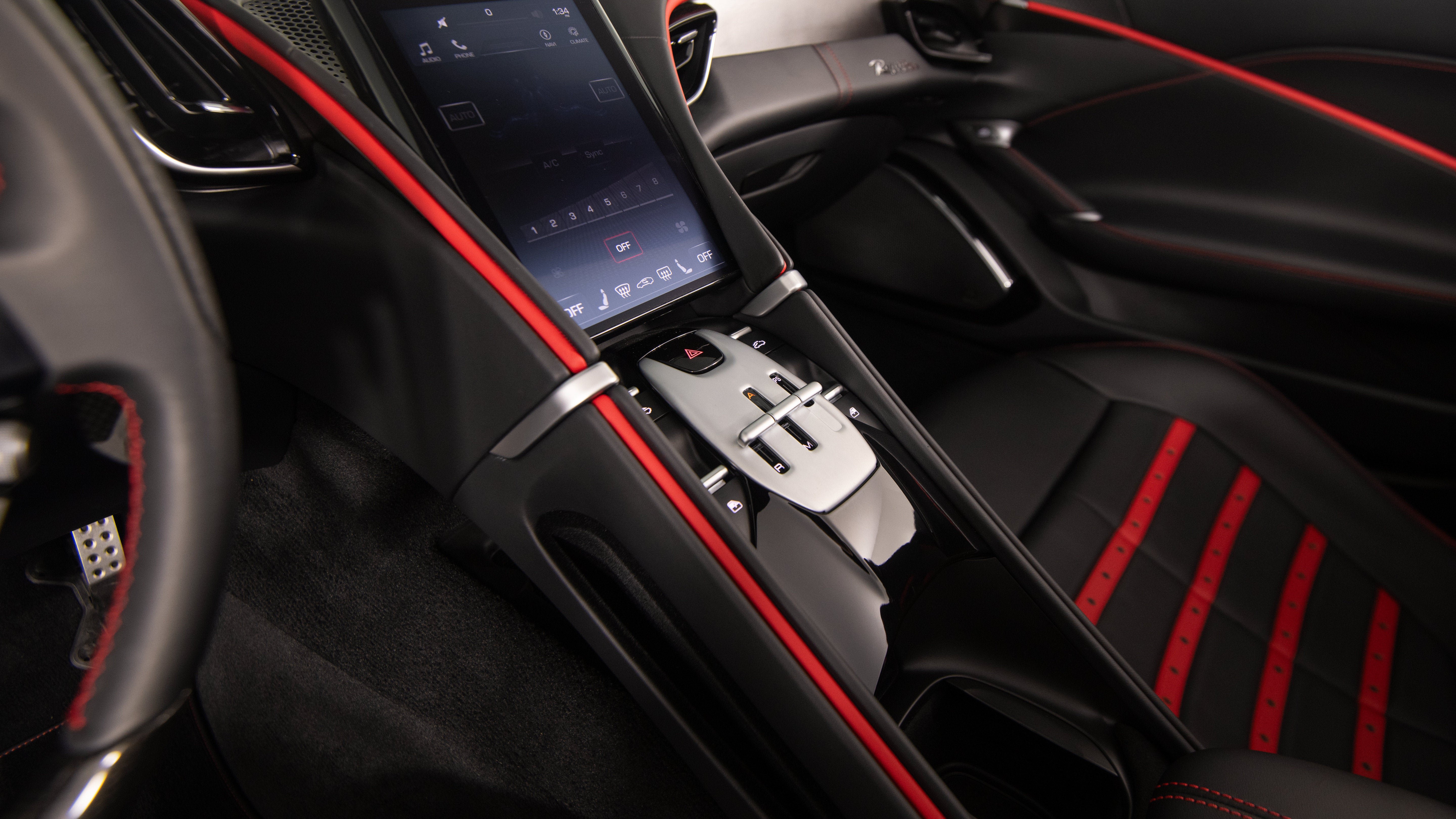 Used 2026 Ferrari Roma Spider RWD image 25