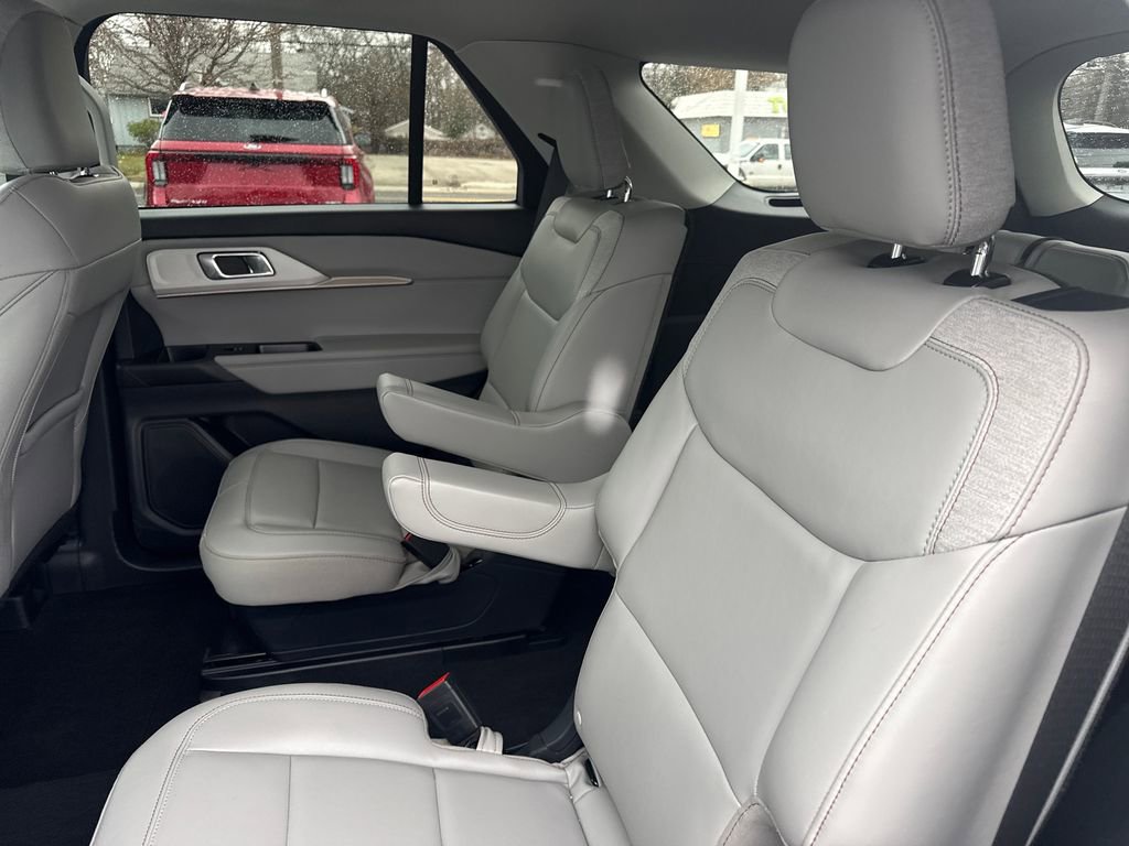 Used 2025 Ford Explorer Active w/ Active Comfort Package image 29