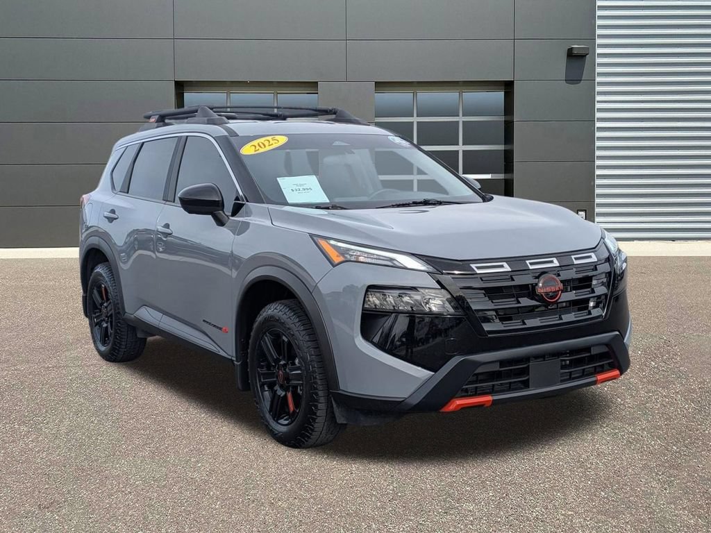 Used 2025 Nissan Rogue SV AWD/4WD image 3