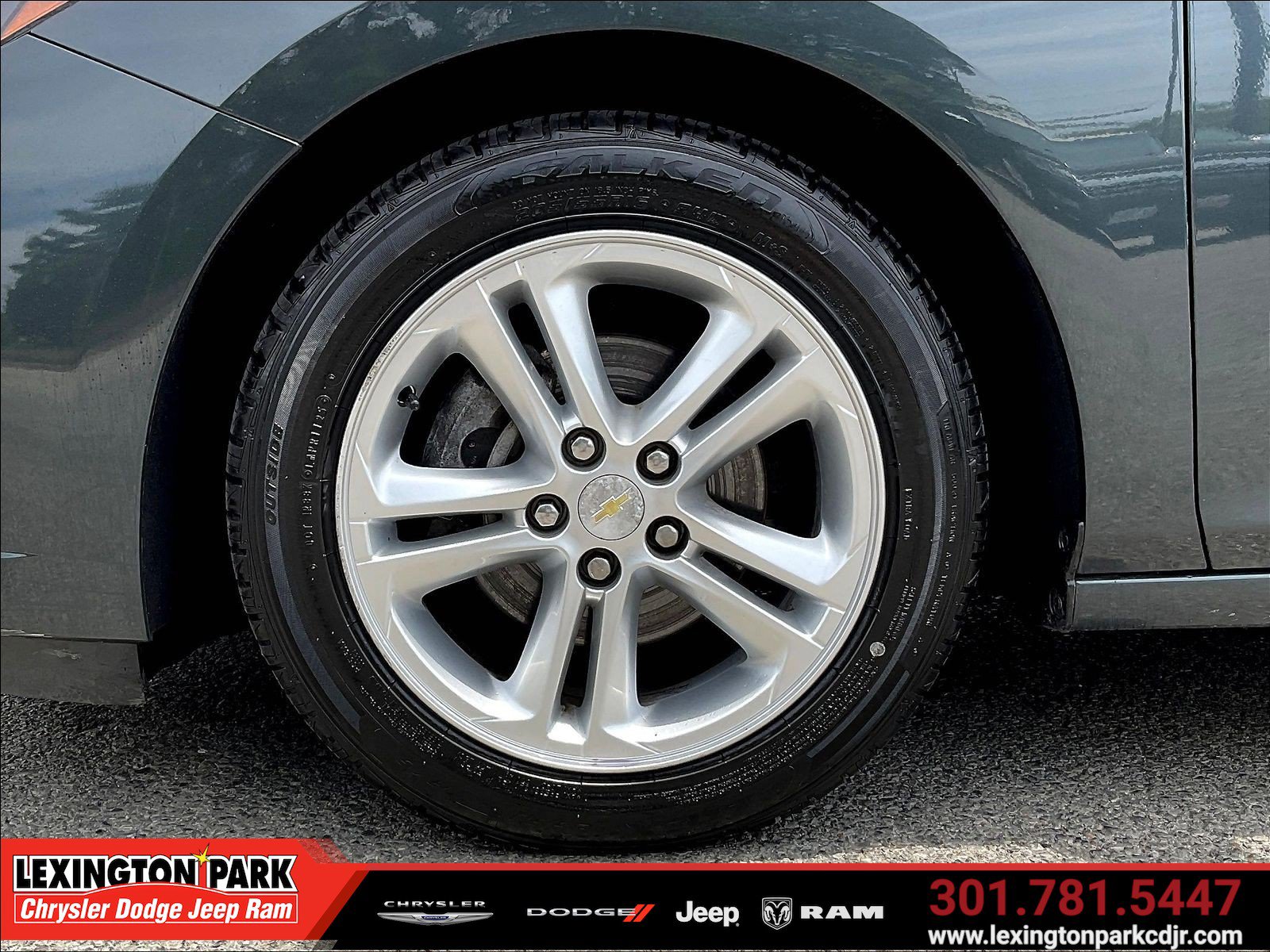 Used 2017 Chevrolet Cruze LT FWD image 33