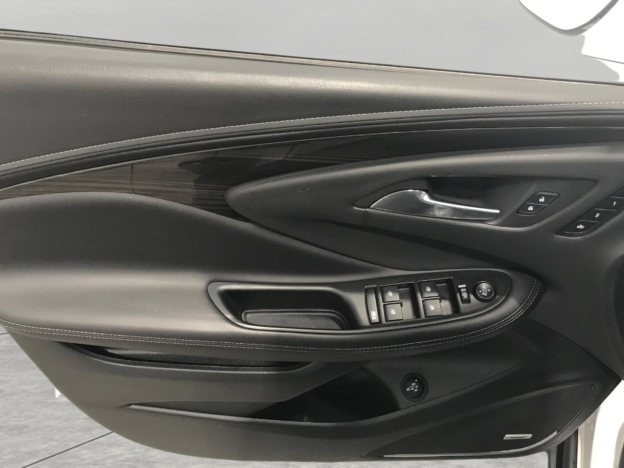 Used 2019 Buick Envision Premium image 30