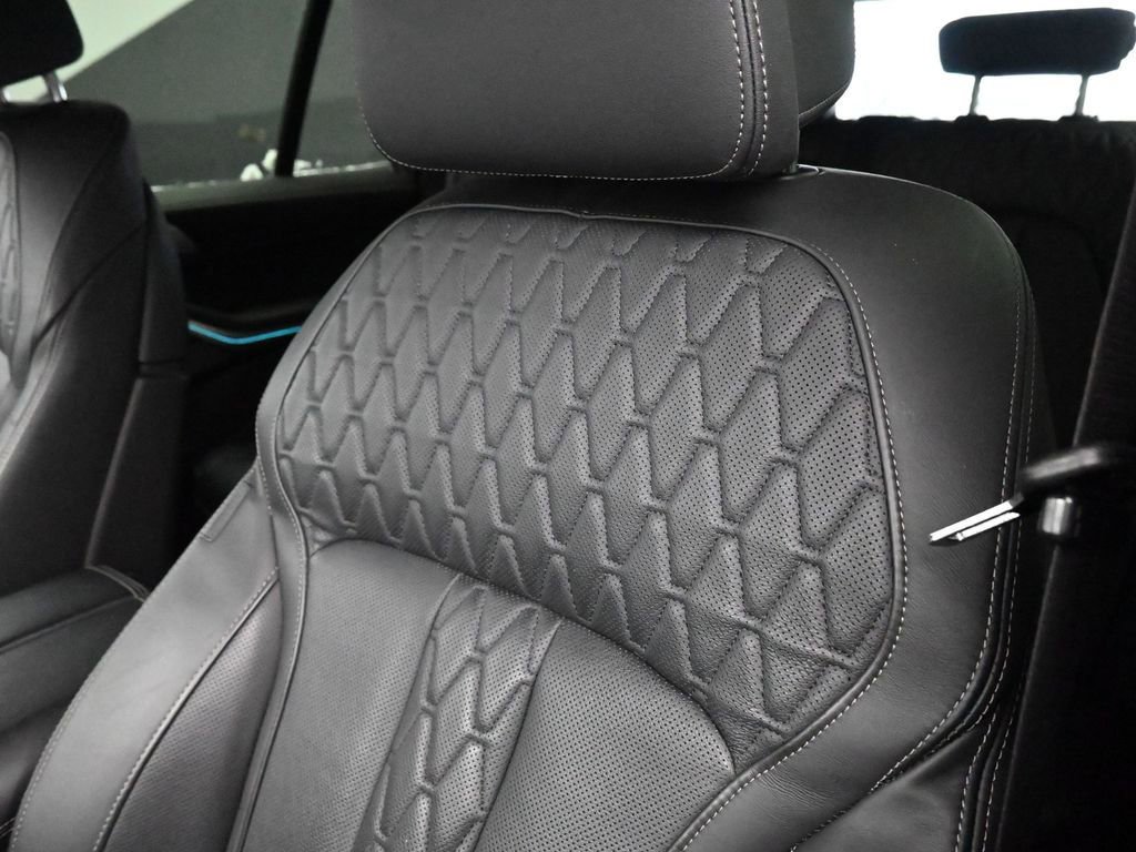 Used 2025 BMW X5 xDrive50e image 19