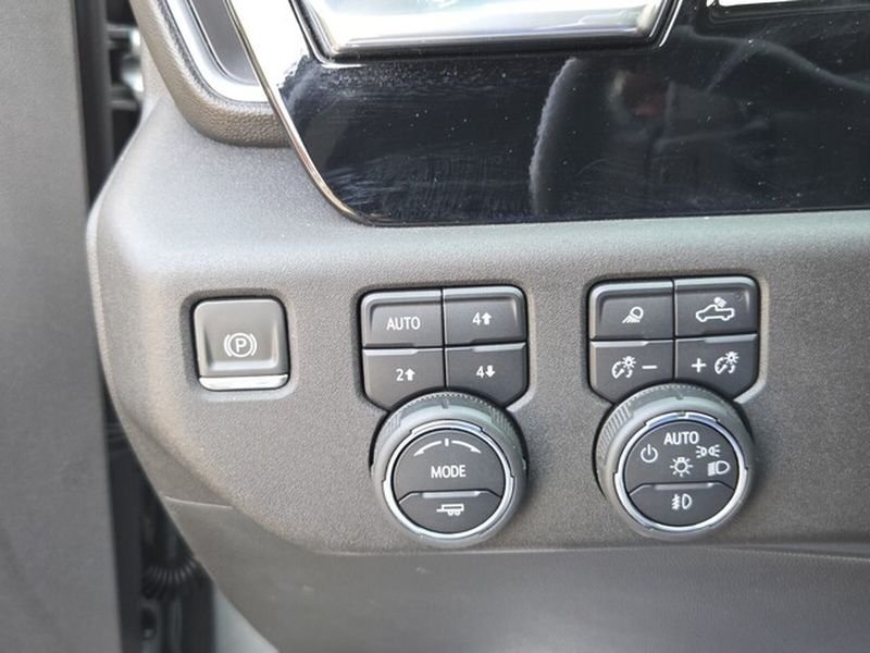Used 2024 Chevrolet Silverado 1500 LTZ w/ LTZ Convenience Package II AWD/4WD image 27