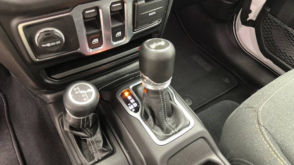 Used 2024 Jeep Wrangler Sport AWD/4WD image 20