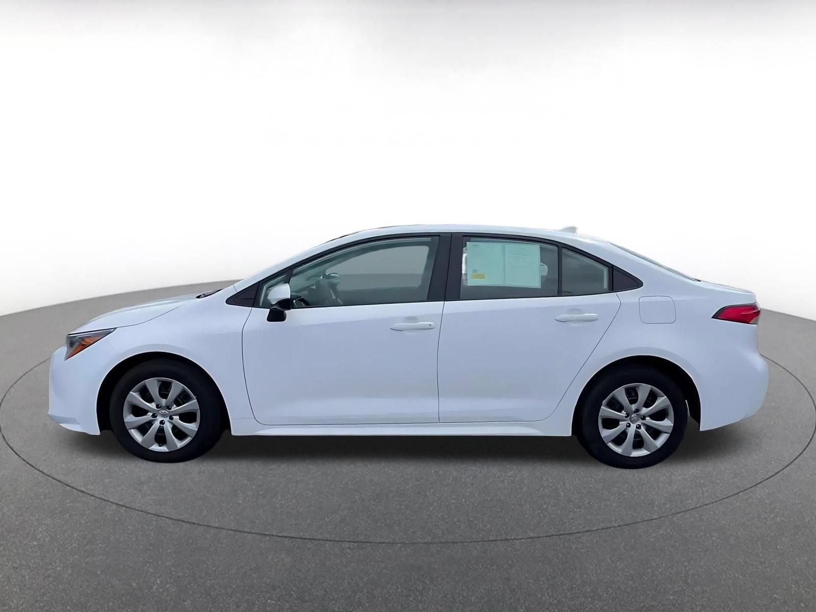 Used 2025 Toyota Corolla LE FWD image 9