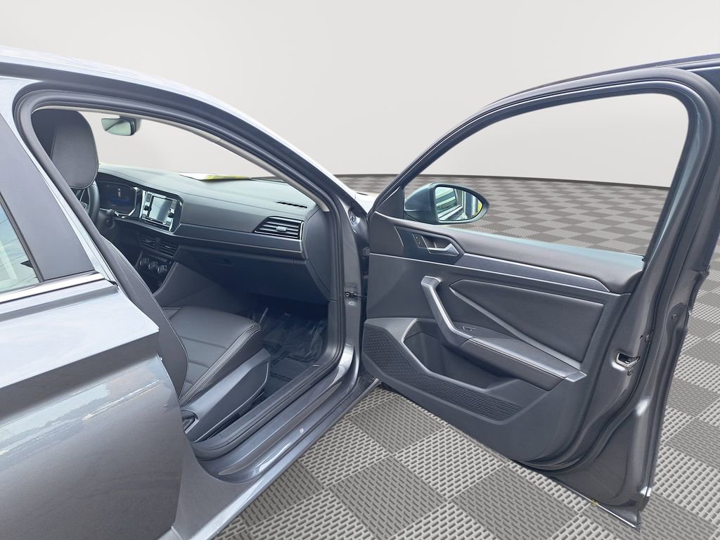 Used 2024 Volkswagen Jetta SE image 17