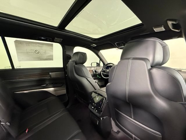 New 2027 Cadillac Vistiq Sport AWD/4WD image 30