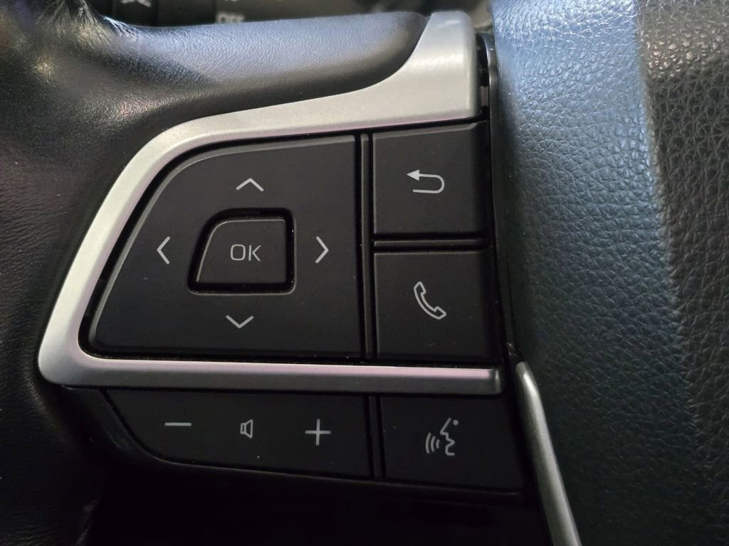 Used 2023 Toyota Highlander LE image 12