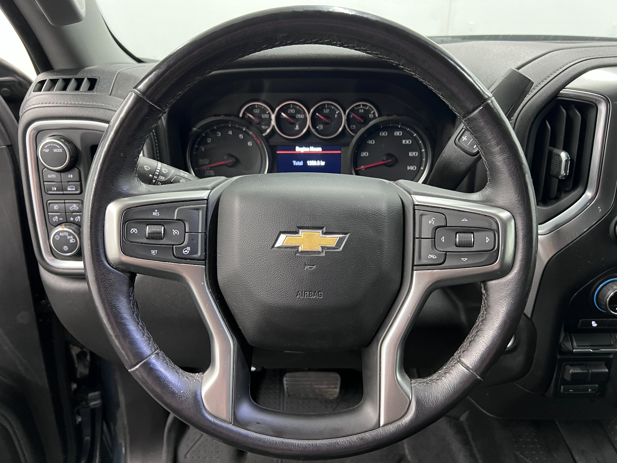 Used 2021 Chevrolet Silverado 1500 LT AWD/4WD image 14