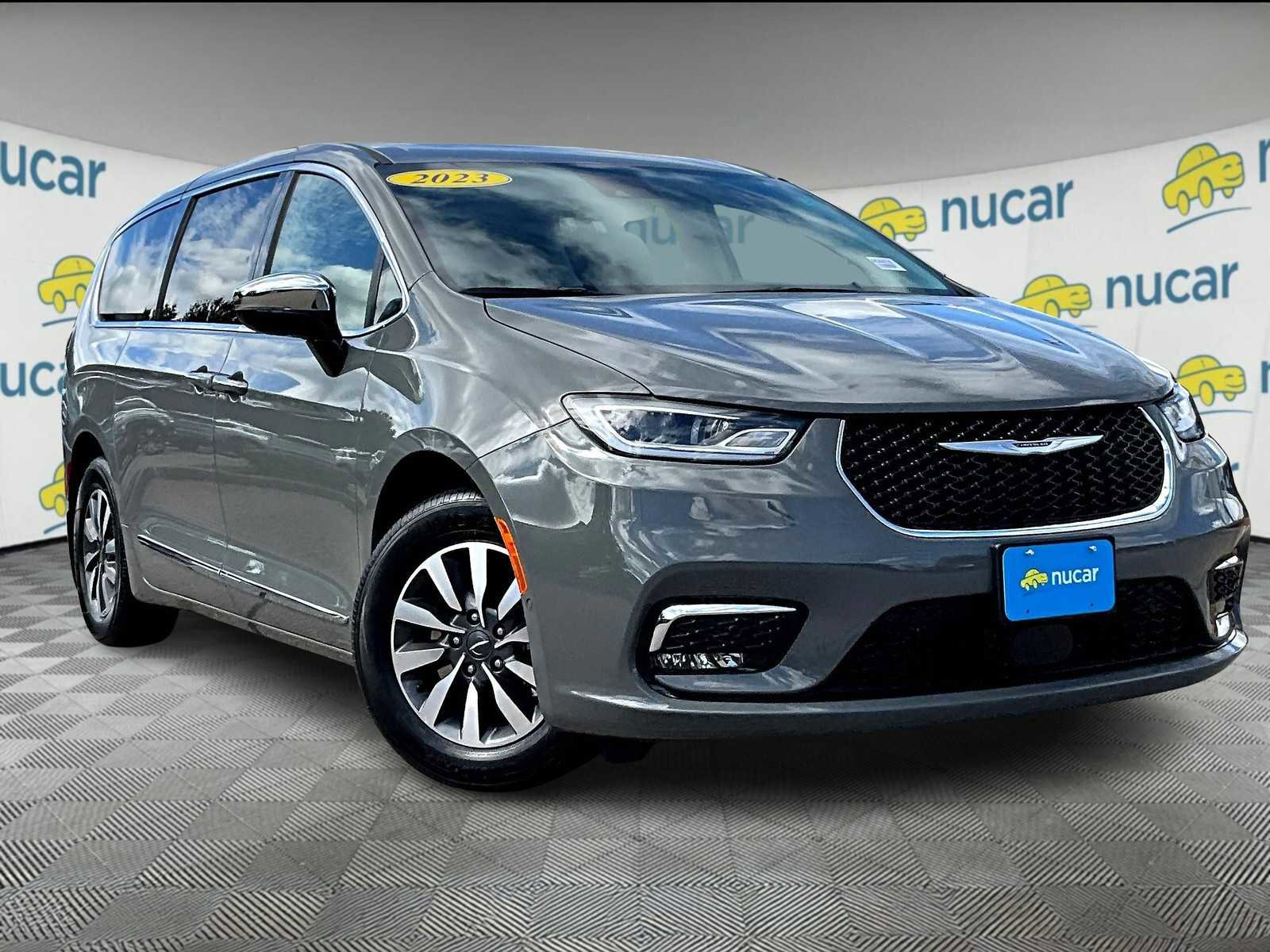 Used 2023 Chrysler Pacifica Limited