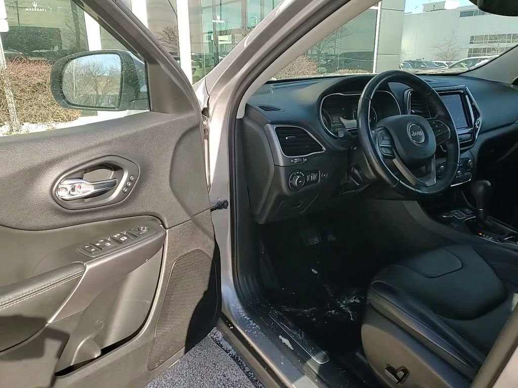 Used 2019 Jeep Cherokee Limited image 22