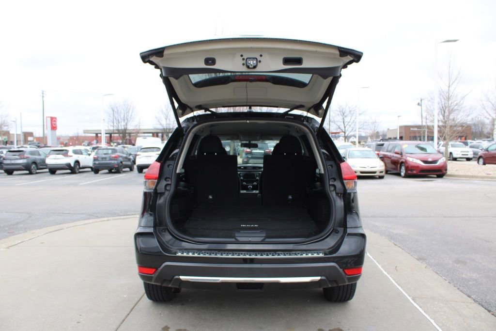 Used 2018 Nissan Rogue SV w/ Premium Package image 10