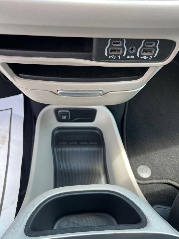 Used 2023 Chrysler Pacifica Touring-L FWD image 19