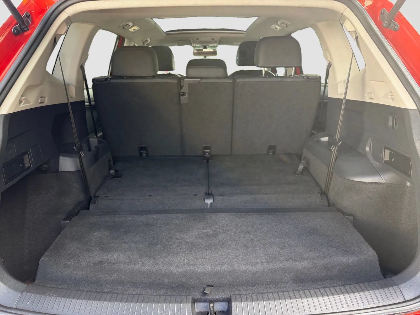 Used 2019 Volkswagen Tiguan SE w/ Panoramic Sunroof Package AWD/4WD image 17