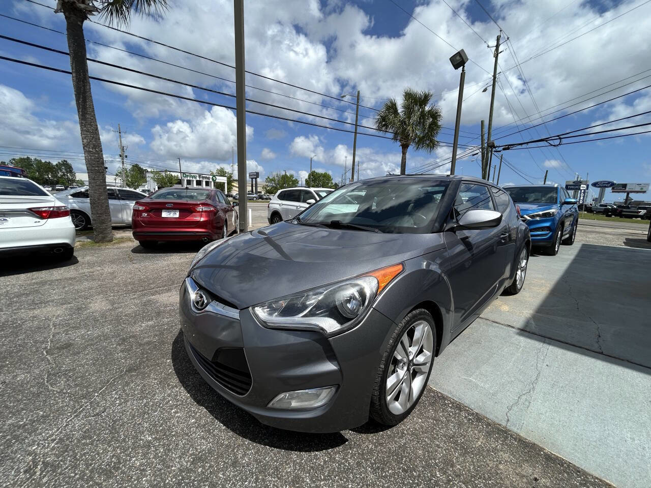 Used 2017 Hyundai Veloster Value Edition FWD image 5